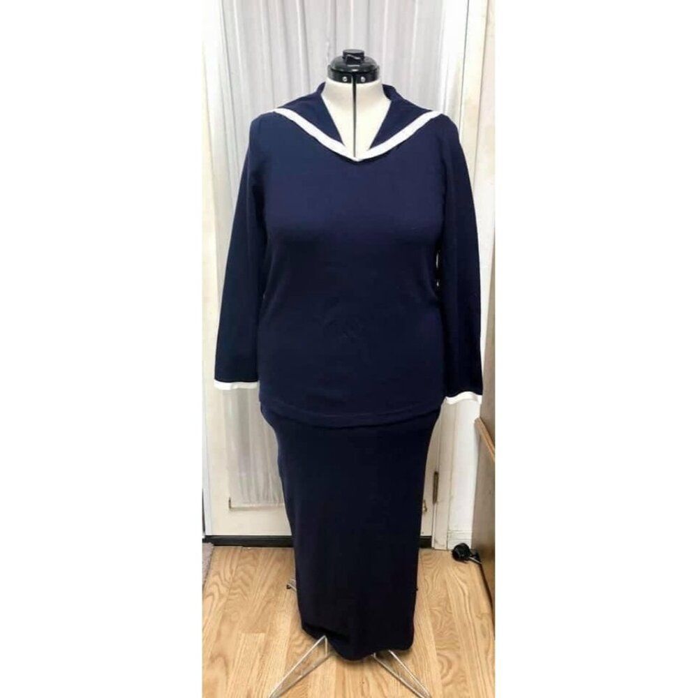 Nina Leonard navy blue long sleeve top and skirt set. Size large
